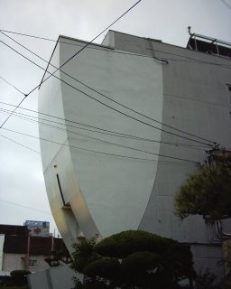 船みたいな建物